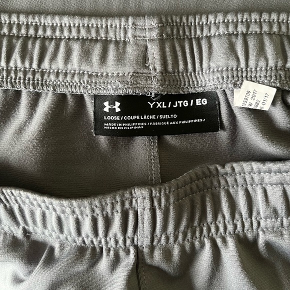 3 for $30. Youth boys under Armour pants - Picture 3 of 3